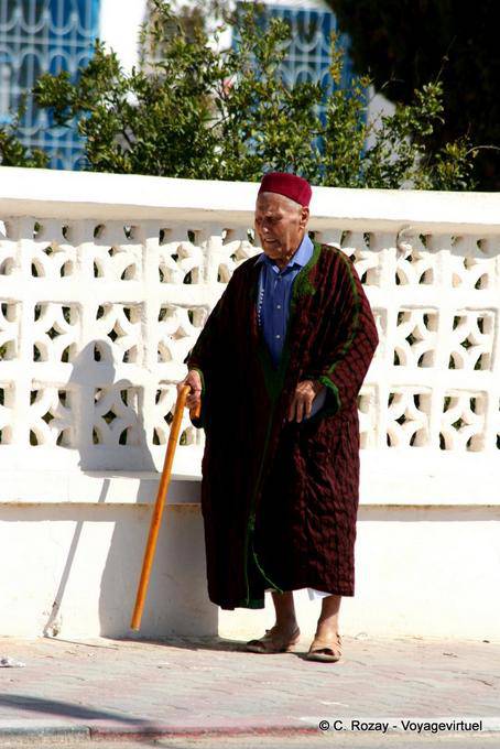 Antiguo Kerkennien en el vestido tradicional, Remla, Kerkennah - Túnez