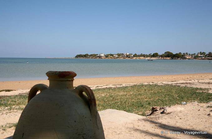 Cerámica en la playa Cercina, Sidi Frej, Kerkennah - Túnez