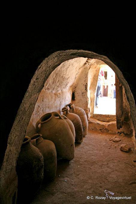 Tarros dentro de una célula, Ksar Ouled Soltane - Túnez