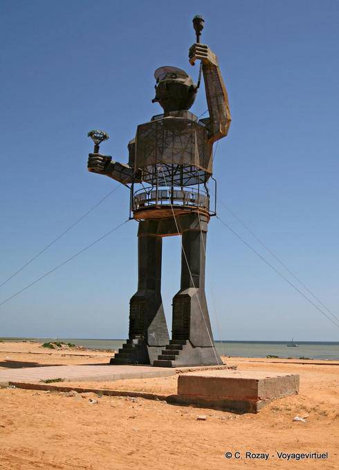El hombre de hierro, escultura, Mahares - Túnez