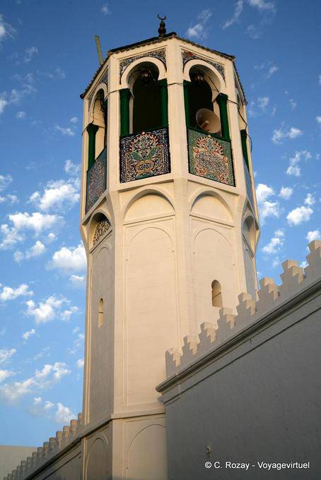 Haj Mustafá Hamza minarete de la mezquita, Mahdia - Túnez