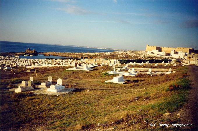 Vista del cementerio y el Borj El Kebir Mahdia Cap África - Túnez