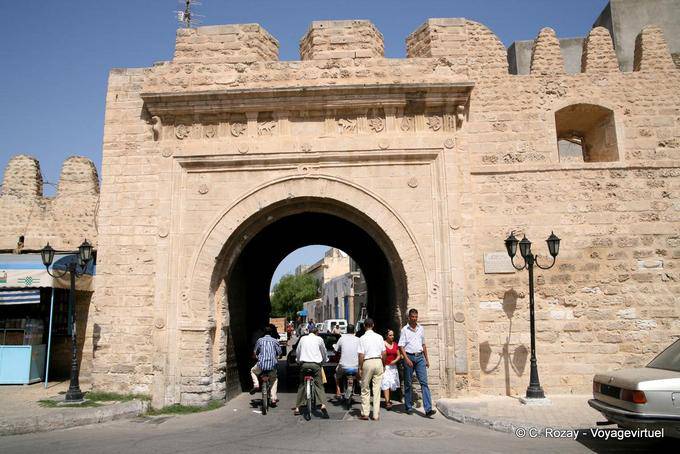 Bab Brikcha Avenida Habib Bourguiba, Monastir - Túnez