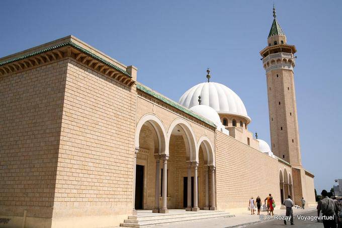 Mezquita Bourguiba, vista exterior de la calle Independencia, Monastir - Túnez