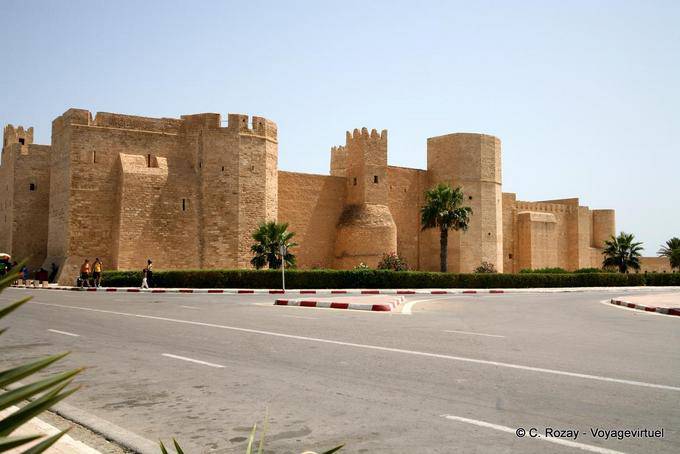 Murallas y torres de Ribat, lado oeste, Monastir externos - Túnez