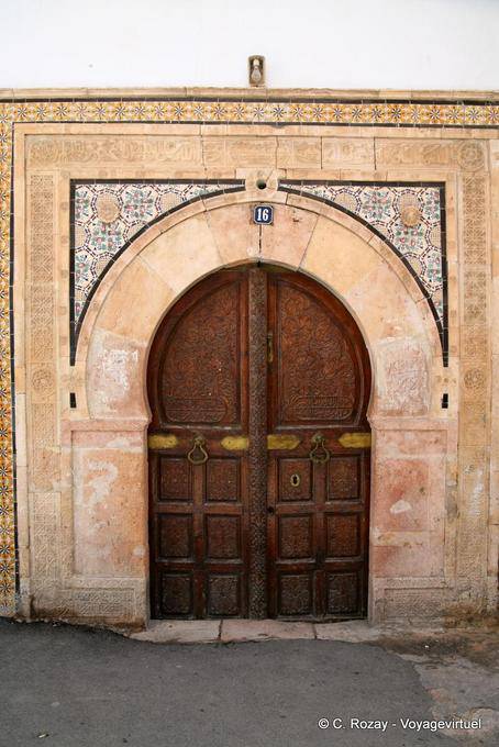 Puerta Sfax ricamente decorado Sfax - Túnez
