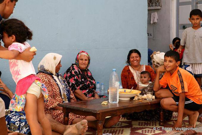 Agradable comida en la Medina, Sfax - Túnez