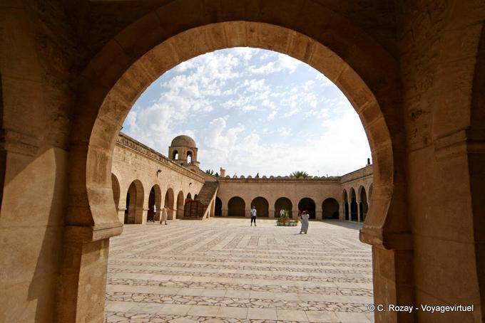 Sousse, la gran mezquita construida por el gobernante aghlabide Aboul Abbas I en 850 - Túnez