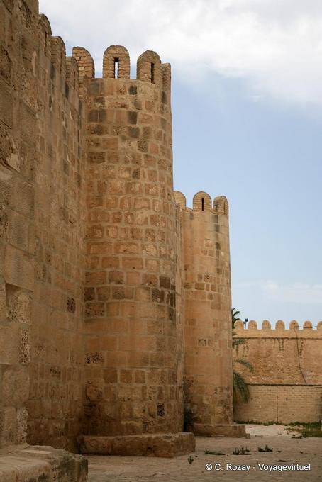 Murallas flanqueadas por torres semicilíndricas, Ribat de Sousse - Túnez