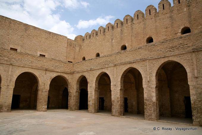 Arcos del patio central, Ribat de Sousse - Túnez