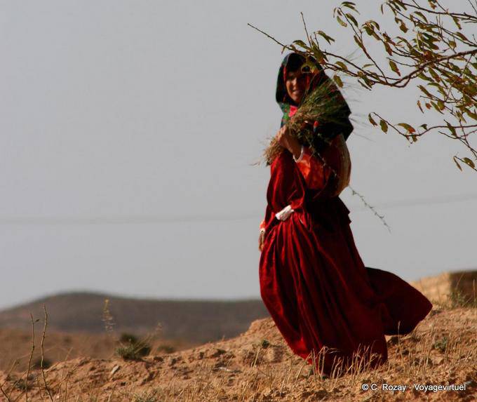 El hermoso vestido tradicional de campo, mujer Toujane - Túnez