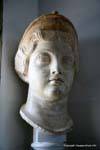 Museo Nacional de Cartago, cabeza monumental estatua, Túnez.