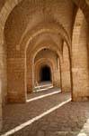 Y arcos de herradura, Gran mezquita en Mahdia, Túnez.