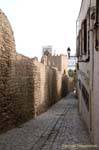 Callejón a lo largo de las paredes, Sousse Medina, Túnez.