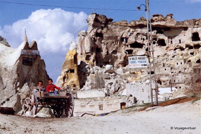 Niños carro, Magic Valley, Cappadocia - Turquía