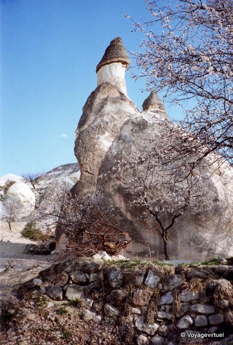 La chimenea de hadas fálica, Capadocia - Turquía