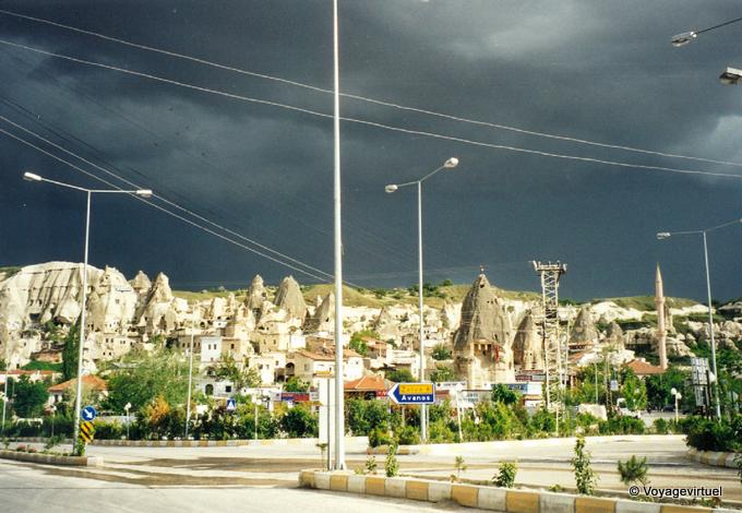 Goreme, Luz en la tormenta, Capadocia - Turquía