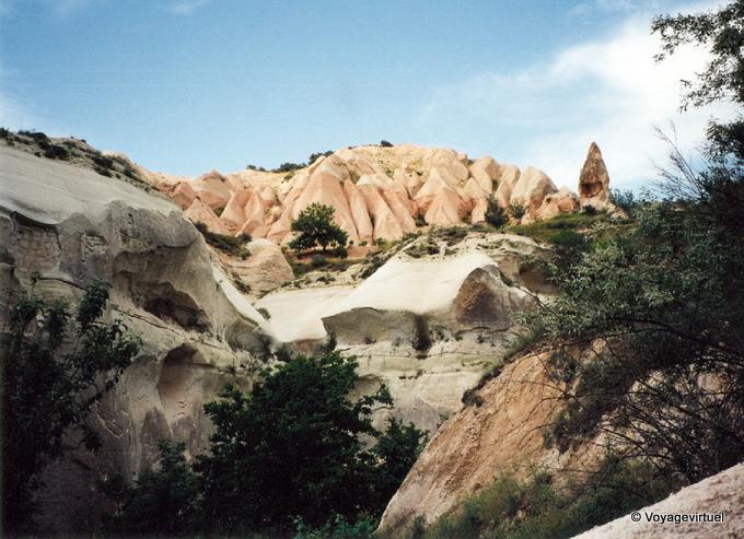 Paisaje volcánico socavada por la erosión, Capadocia - Turquía