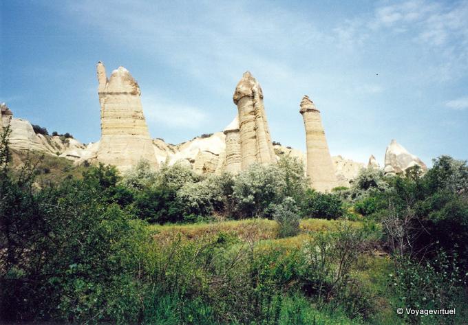 Formas especiales de chimeneas de hadas, región de Uchisar, Capadocia - Turquía