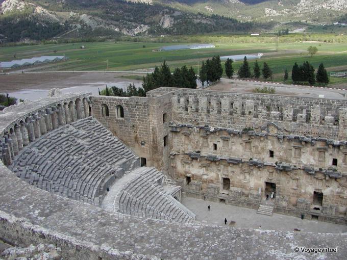 Aspendos teatro, pared escenario y gradas - Turquía