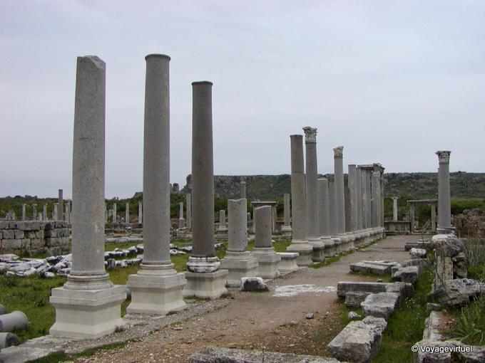 Ruta principal para los baños, Perge - Turquía