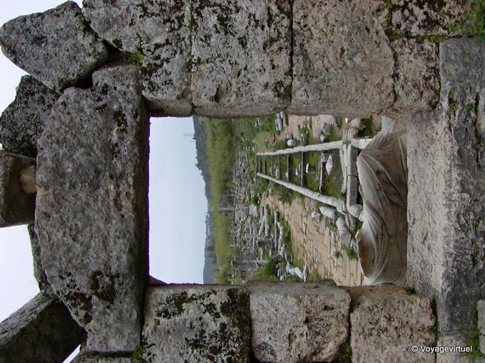 Parte de la fuente dedicada a Septimio Severo, Perge - Turquía