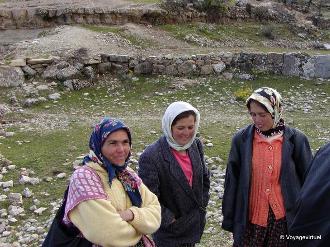 Sonrisas de las mujeres turcas, Selge - Turquía