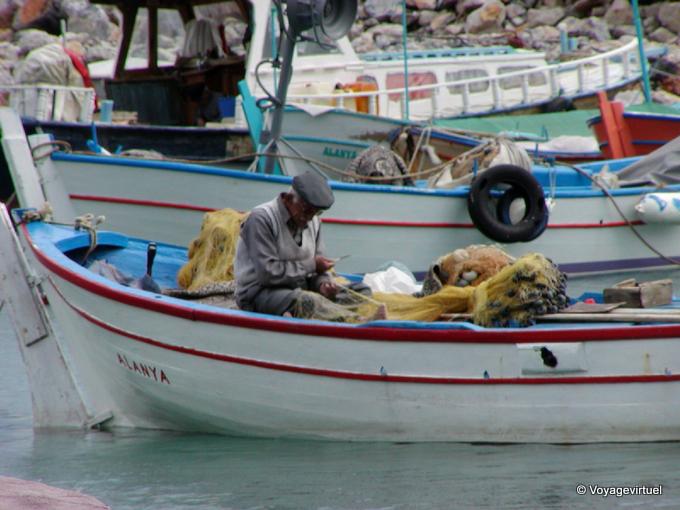 La reparación de redes, Puerto de Alanya - Turquía