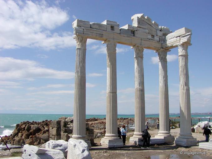 Las columnas del templo de Apolo, Side - Turquía
