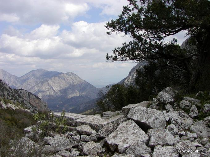 Viejas piedras y montañas Termessos - Turquía