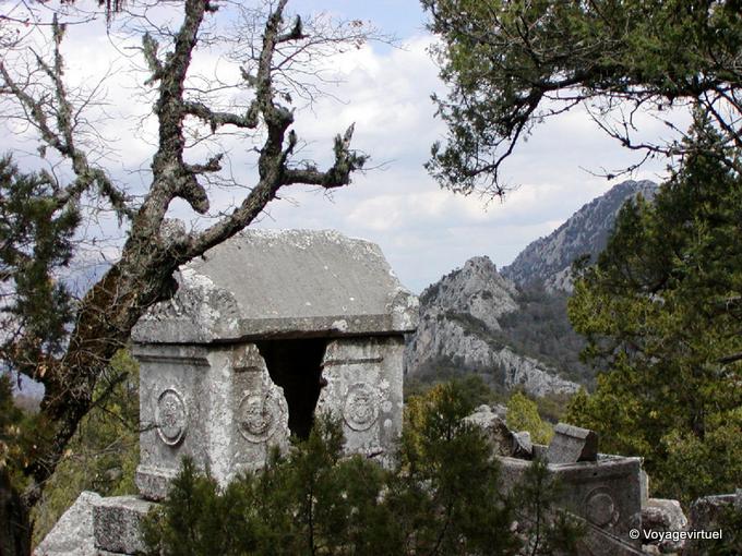 Pecho funeral en la antigua ciudad de Termessos - Turquía