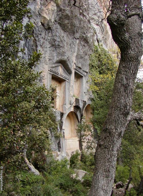 Tumbas de roca cortada en Termessos - Turquía