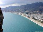 Vista de la playa de la fortaleza, Alanya, Turquía.