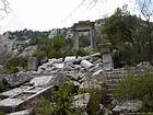 Termessos, ruinas del Templo de Artemisa y Adriano propylaea, Turquía.