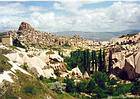 Uchisar panorama de uno de los valles circundantes, Capadocia, Turquía.